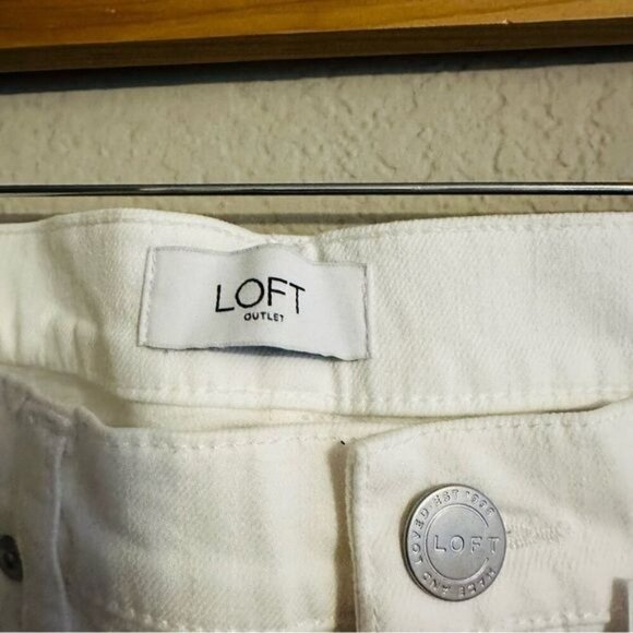 Ann Taylor LOFT Cotton Boyfriend Denim Shorts in White with 10 1/2 " inseam Sz 2 - Picture 5 of 10